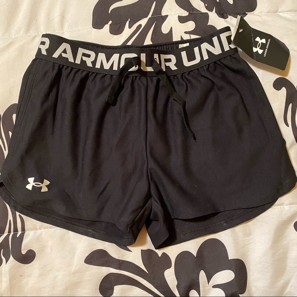 Under Armour Youth Medium Black Shorts